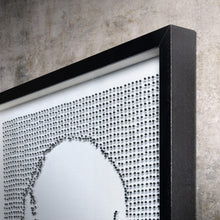 画像をギャラリービューアに読み込む, ピンで描かれたフレームアート|"CARPE DIEM"