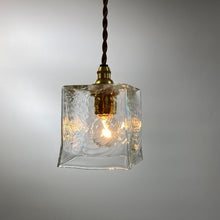 画像をギャラリービューアに読み込む, 安土草多のペンダントライト 角筒