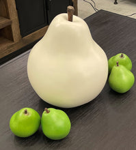 画像をギャラリービューアに読み込む, 天然粘土製の洋梨オブジェ|GARDECO pear